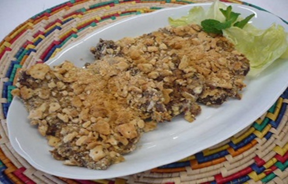 Ir para  <ul>
	<li>1/2 kg de fil&eacute; cortado em bifes finos;</li>
	<li>1 colher (ch&aacute;) de gengibre ralado ou queijo ralado;</li>
	<li>1 frasco de maionese&nbsp; light (250...